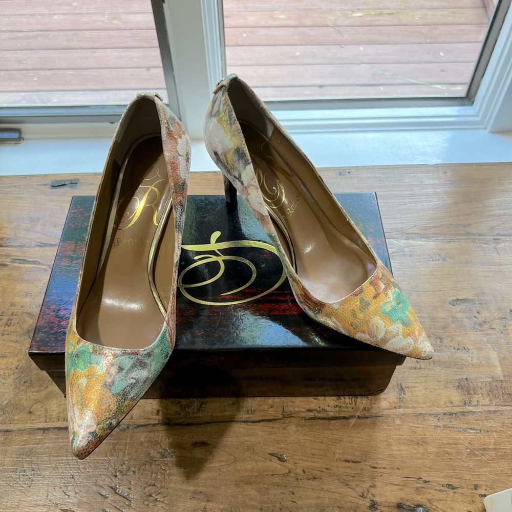 J Renee’ Excellent Condition Flowered Heels